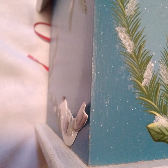 Kathy Hatch Handpainted Winter Holiday Birdhouse 2002 - Picture 3 of 11